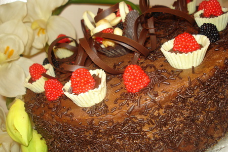 Фото к рецепту: "королевский шоколадный торт"
