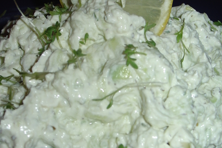 Фото к рецепту: Авокадо-крем с кресс-салатом на завтрак (cremeaufstrich)