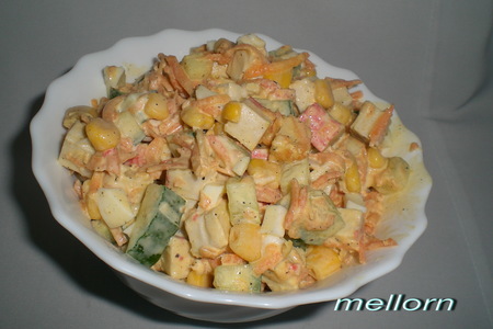 Фото к рецепту: Салат с крабовыми палочками и корейской морковью