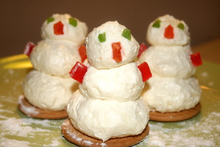 Фото к рецепту: Творожные снеговички