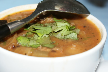 Фото к рецепту: Густой суп-гуляш с баклажанами