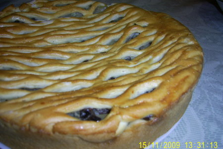 Фото к рецепту: Пирог из дрожжевого теста с картофелем и грибами