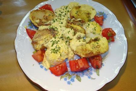 Фото к рецепту: Картофель и яйца, запеченные под соусом карри