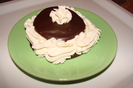Фото к рецепту: Шоколадные галеты с кремом (пирожное)