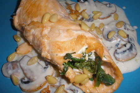 Фото к рецепту: Новогодний лосось в сливочном соусе