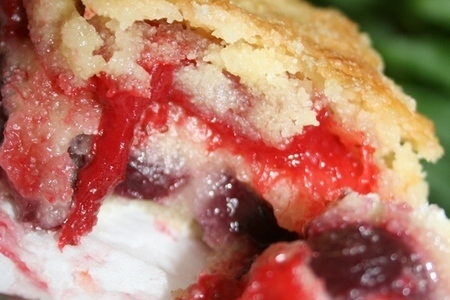 Фото к рецепту: Насыпной пирог с ягодами
