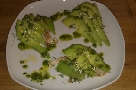 Фото к рецепту: Салат из авокадо с кресс-песто