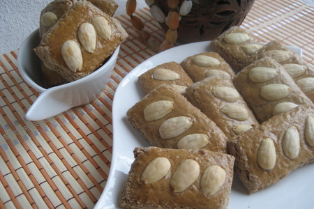 Фото к рецепту: Печенье с корицей и миндалем