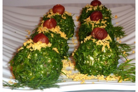 Фото к рецепту: Закуска сырная "зелёные шарики"
