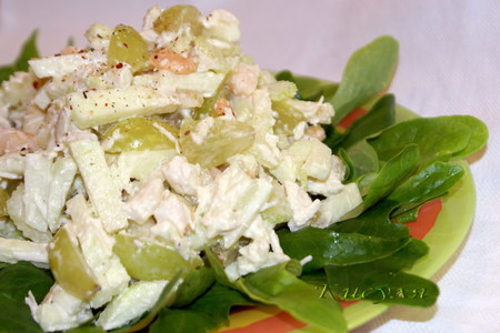 Фото к рецепту: Фруктовый салат с курицей и креветками