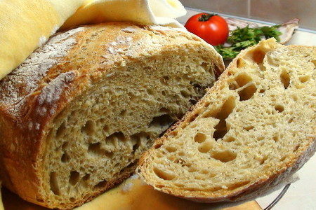 Фото к рецепту: Домашний хлеб - с дрожжевым тестом