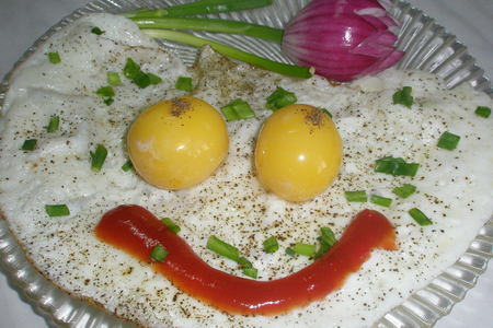 Фото к рецепту: Яичница из замороженных яиц