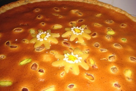 Фото к рецепту: Пряный апельсиновый пирог с фисташками