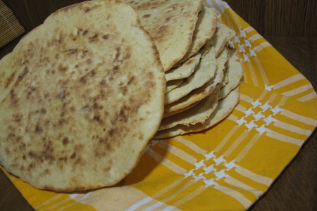 Фото к рецепту: Лепёшки вместо хлеба, на кефире, без дрожжей
