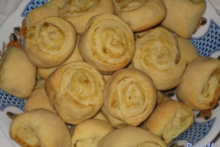 Фото к рецепту: Пирожки-рулетики с картошкой