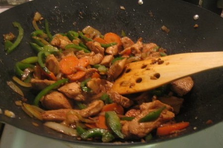 Фото к рецепту: Курица по-китайски в кисло-сладком соусе
