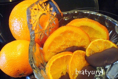 Фото к рецепту: Мандарины и апельсины карамелизированные в шоколаде