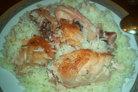 Плов с курицей, вернее курица под рисом