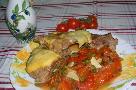 Фото к рецепту: Телятина с помидорами черри