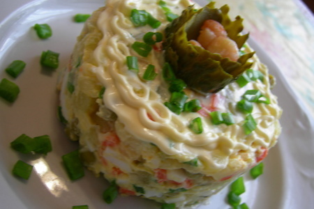 Фото к рецепту: Салат с креветками (почти «оливье»)