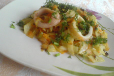 Фото к рецепту: Солянка на сковороде с кальмарами