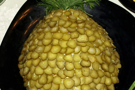 Фото к рецепту: Салат "ананас"