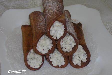 Фото к рецепту: Сицилийские трубочки - cannoli с  творожным кремом