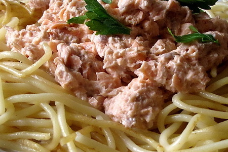 Фото к рецепту: Спагетти с рыбой в сливках