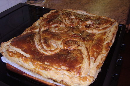 Фото к рецепту: Пирог с луком-порей
