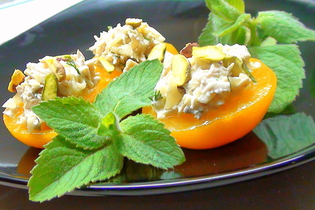 Фото к рецепту: Салат-закуска «персиковое наслаждение».
