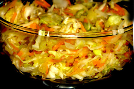 Фото к рецепту: Кольслоу (салат из капусты)