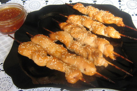 Фото к рецепту: Шашлычок из куриной грудки под мармеладным маринадом.