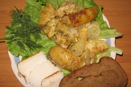 Картофель запечённый под соусом