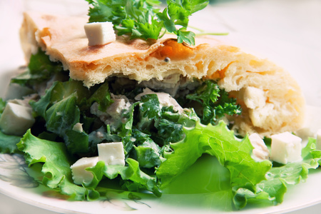 Фото к рецепту: Румяный лаваш с куриным салатом