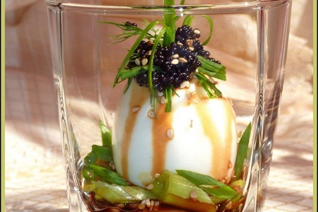 Яйцо  в стакане в азиатском стиле
