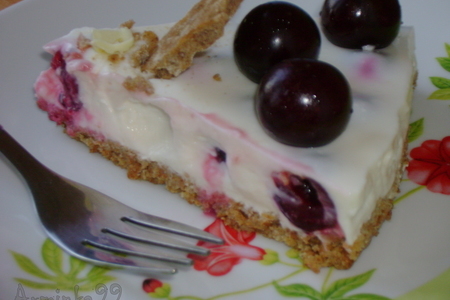 Фото к рецепту: Хмельной вишневый пирог (без выпечки)