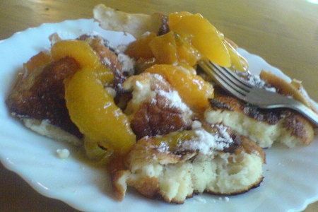 Фото к рецепту: Королевский омлет с абрикосами