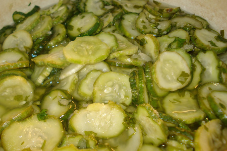 Фото к рецепту: Салат из огурцов на зиму без стерилизации и варки