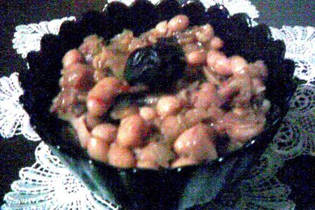 Фото к рецепту: Фасоль, тушеная с черносливом и шампиньонами
