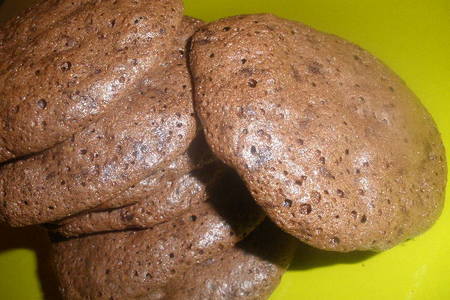 Фото к рецепту: Шоколадно-ореховые меренги