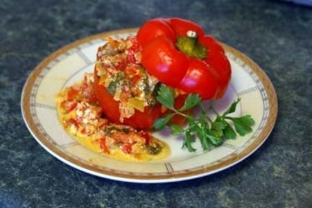 Фото к рецепту: Перец, фаршированный мясом и овощами