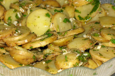 Тёплый испанский салат из картофеля