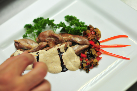 Фото к рецепту: Язык ягненка с овощами "рататуй"
