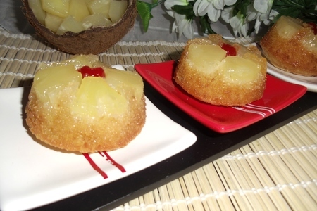Фото к рецепту: Кокосовые кексы с ананасами