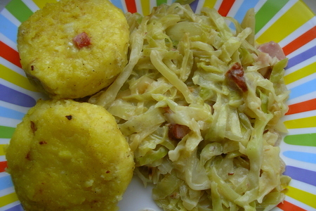 Фото к рецепту: Субботний обед, картофельные биточки с капустой и котлетами