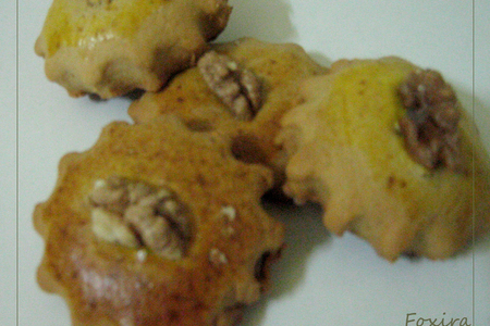 Фото к рецепту: Медовое печенье с миндалем (грецким орехом)