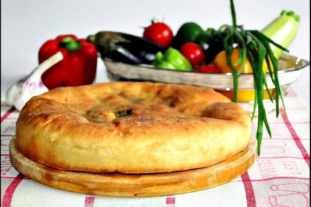 Фото к рецепту: Осетинские пироги со свекольными листьями и сыром (цахараджин).
