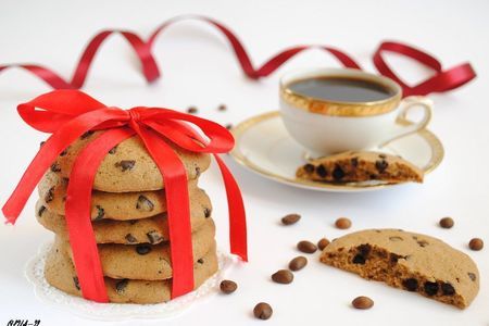 Фото к рецепту: Кофейное печенье с шоколадными каплями