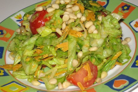 Фото к рецепту: Легкий салат с сыром мимолетте