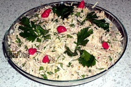 Фото к рецепту: Салат с курицей и кореньями
